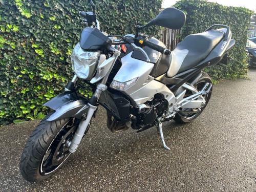 SUZUKI GSR600 (2009) foto 2