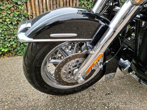 Harley-Davidson Electra Glide CVO (2007) foto 14