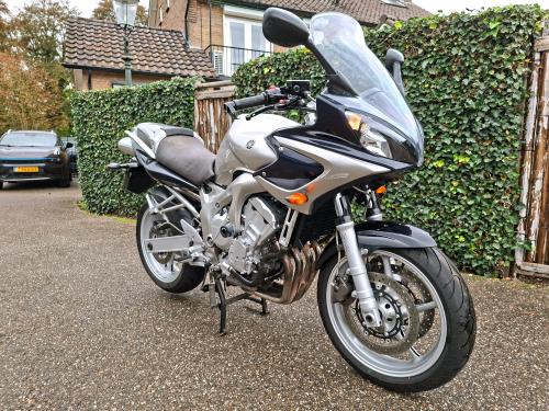 Yamaha FZ6 Fazer 600 (2004) foto 2