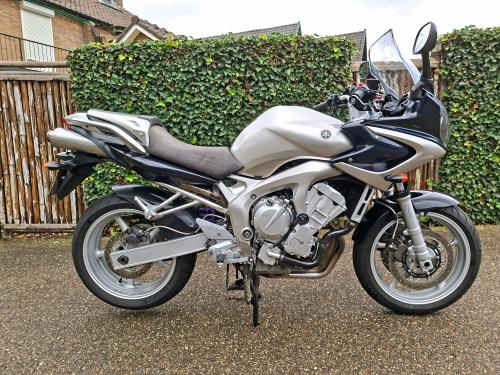 Yamaha FZ6 Fazer 600 (2004) foto 1