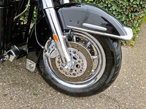 Harley-Davidson Electra Glide CVO (2007) foto 3